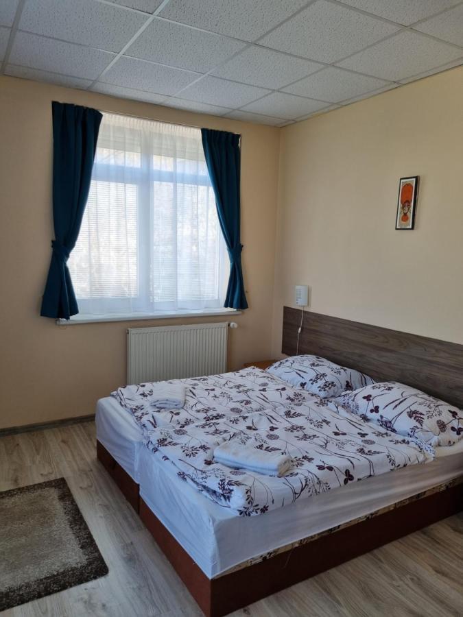 Penzion Arcadia Nové Zámky Exterior foto